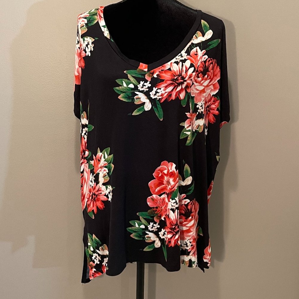 A. Gain Womens Floral Print Tunic Top (no size label) sz L